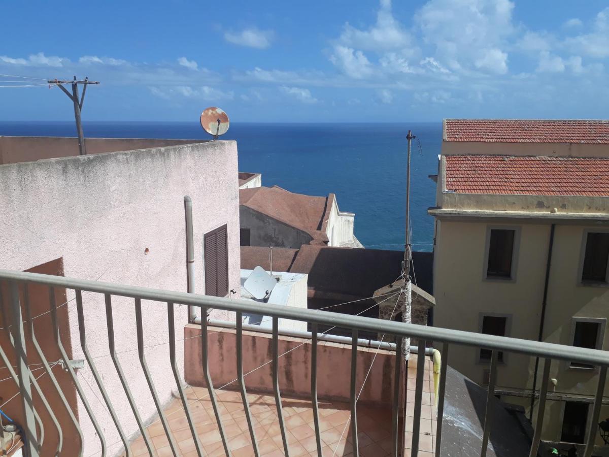 לינה וארוחת בוקר קאסטלסארדו L'Antico Faro מראה חיצוני תמונה