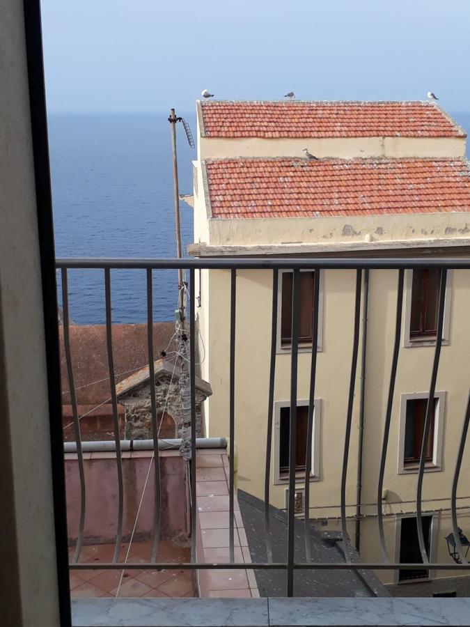 לינה וארוחת בוקר קאסטלסארדו L'Antico Faro מראה חיצוני תמונה