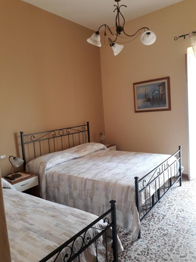 לינה וארוחת בוקר קאסטלסארדו L'Antico Faro מראה חיצוני תמונה